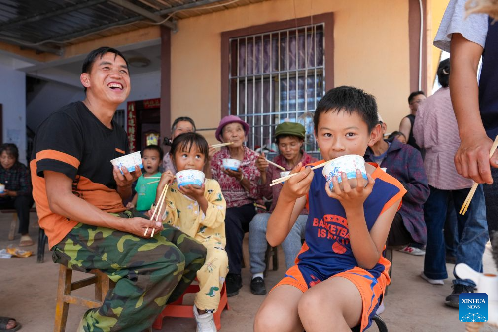 Residents have meals at a temporary shelter at Jingping Village in Yutang Town of Mojiang Hani Autonomous County, southwest China's Yunnan Province, on July 22, 2026. The Yunnan provincial earthquake relief headquarters has activated a Level-IV emergency response after a 5.0-magnitude earthquake jolted Mojiang on Tuesday, local authorities said. No casualties have been reported so far. (Xinhua/Chen Xinbo)