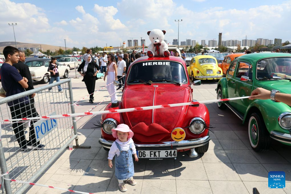 People visit the Turkish Classic Car Festival in Ankara, Türkiye, Sept. 20, 2026. (Mustafa Kaya/Handout via Xinhua)