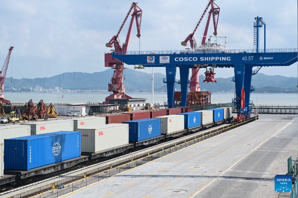 This photo taken on July 29, 2026 shows a sea-rail intermodal rail line at a quay in Xiamen, southeast China's Fujian Province. The sea-rail intermodal rail line is among China's first batch of key projects promoting the integration of transport and logistics. Stretching 1,586 meters, it is designed to handle an annual throughput of 250,000 TEUs of containers and 250,000 tonnes of bulk cargo.
Running perpendicularly to the shoreline and located just 70 meters from the quay apron, the rail line enables cargo to be transferred directly from ships to trains for onward transport. (Xinhua/Lin Shanchuan)