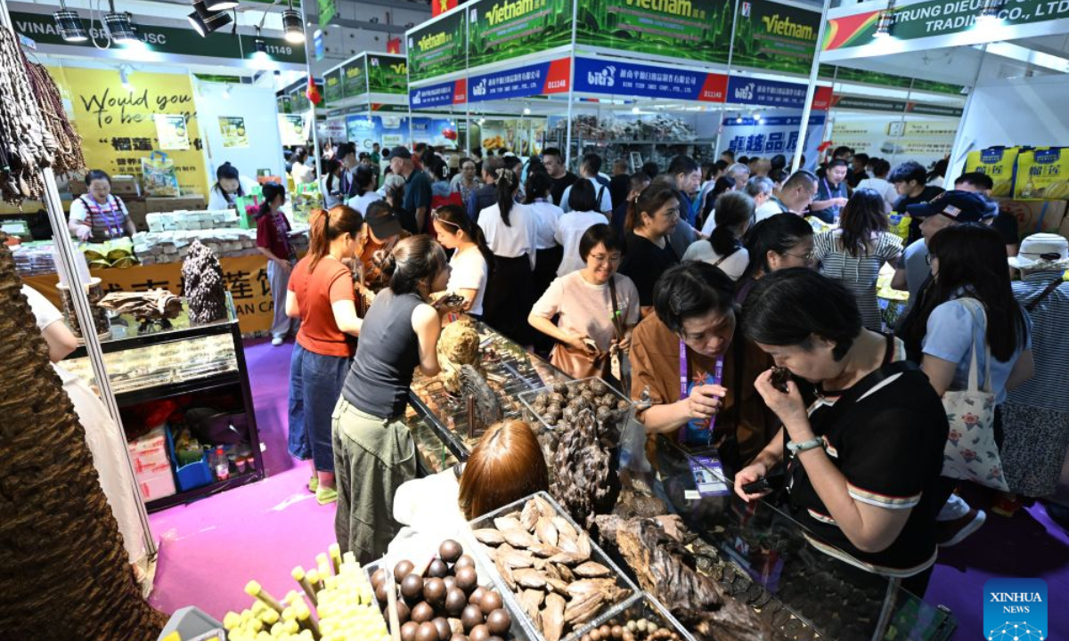 People visit the 23rd China-ASEAN Expo in Nanning, south China's Guangxi Zhuang Autonomous Region, Sept. 20, 2026. The 23rd China-ASEAN Expo opened to the public on Sunday. (Xinhua/Huang Xiaobang)