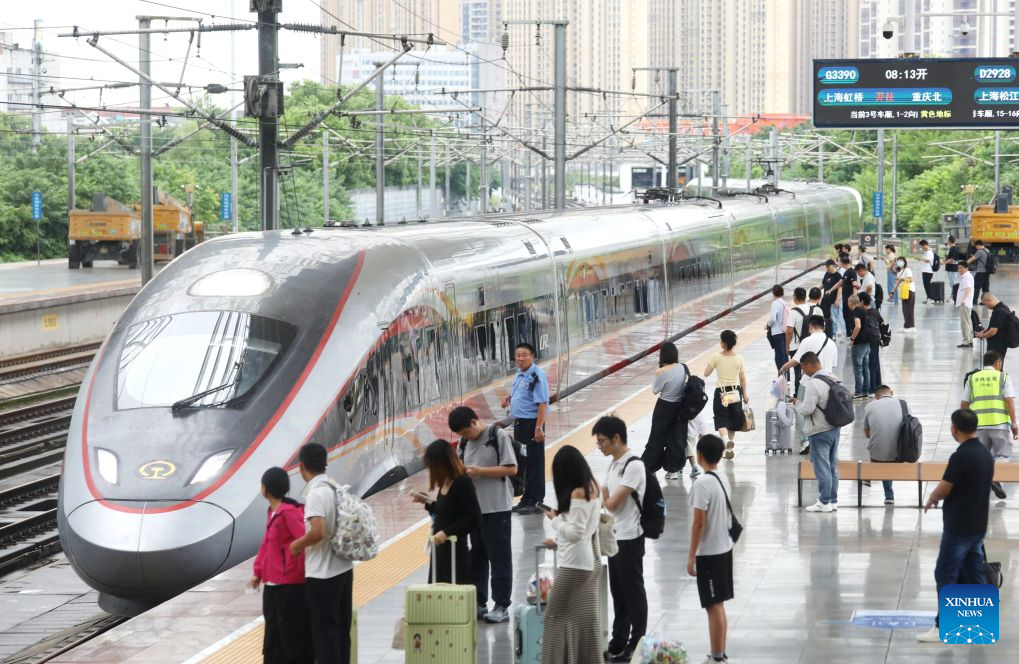 Passengers wait for their trains at the platform of Changzhou Railway Station in Changzhou, east China's Jiangsu Province, Aug. 31, 2026. The 62-day summer travel rush officially concluded on Monday. (Photo by Chen Wei/Xinhua)