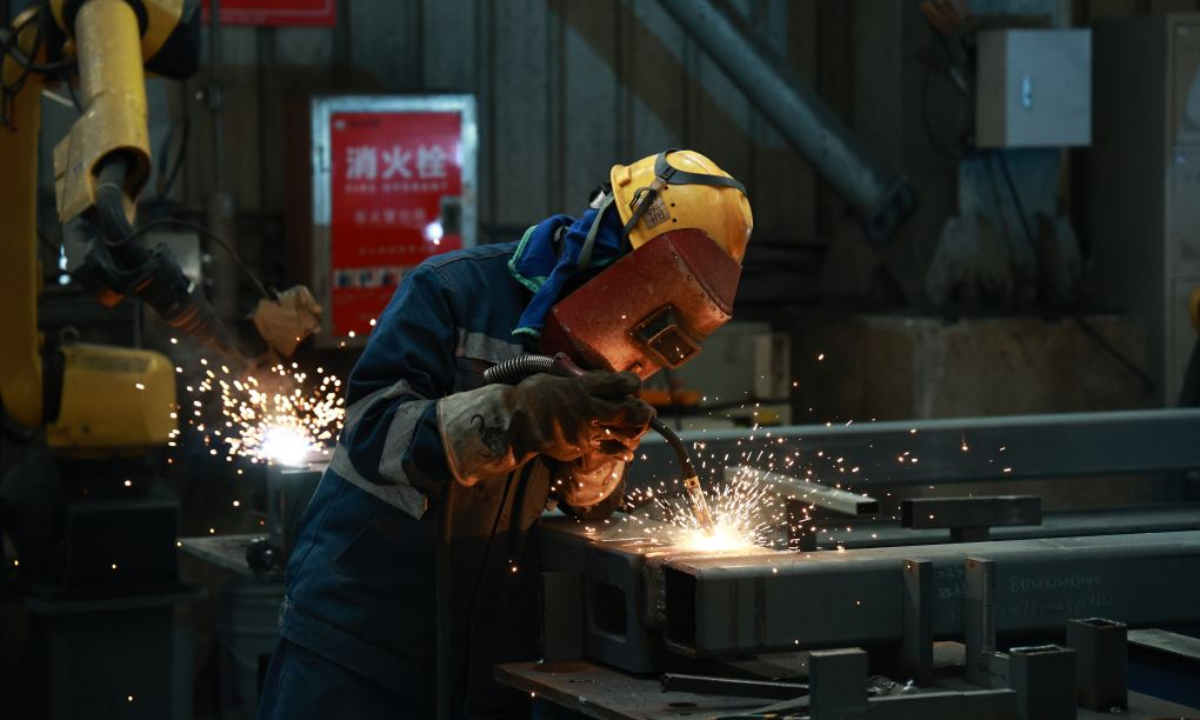 A worker welds structural joints at a workshop of Foshan Meizong Buildings Technology Co., Ltd. in Foshan, south China's Guangdong Province, June 9, 2026. (Xinhua/Huang Guobao)