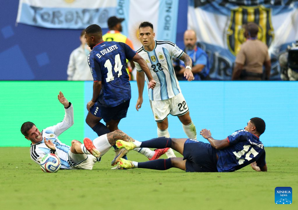 Deroy Duarte (2nd L) and Laros Duarte (1st R) of Cabo Verde vie for the ball with Rodrigo de Paul (1st L) of Argentina during the round of 32 match between Argentina and Cabo Verde at the 2026 FIFA World Cup at Miami Stadium, Miami, the United States, July 3, 2026. (Xinhua/Xu Zijian)