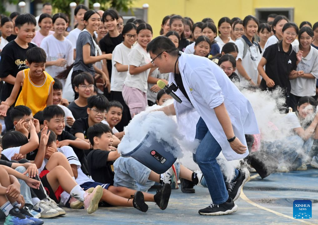 Students watch an experiment on the first day of the new semester at a secondary school in Yunbiao Town of Hengzhou, south China's Guangxi Zhuang Autonomous Region, Aug. 31, 2026. A new semester kicked off for primary and secondary schools in Hengzhou on Monday.
Hengzhou suffered severe flooding triggered by Typhoon Maysak in July this year. After cleanup, repair, and disinfection, all the flood-affected schools started the new semester. (Xinhua/Huang Xiaobang)