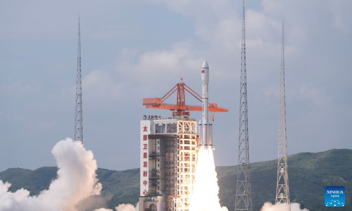A modified Long March-6 carrier rocket carrying new communication technology test satellites blasts off from the Taiyuan Satellite Launch Center in north China's Shanxi Province, July 30, 2026. The satellites were launched at 9:00 a.m. (Beijing Time) and entered their planned orbits successfully.
They will be mainly used for services such as satellite communications, broadcasting and television, and data transmission, as well as to carry out related technology tests and verification.
This was the 660th flight mission of the Long March carrier rocket series. (Photo by Wang Yapeng/Xinhua)
