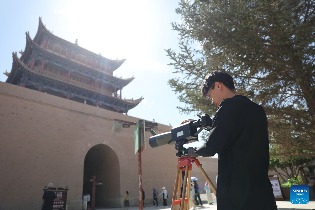 A technician from the cultural heritage monitoring center of the Jiayuguan Great Wall cultural research institute works inside the Jiayu Pass in the city of Jiayuguan, northwest China's Gansu Province, Aug. 6, 2026. Jiayuguan, the westernmost point of China's Ming Dynasty Great Wall, and the ancient city of Petra in Jordan are both landmarks boasting rich cultural heritage.
In 2017, they established a twinhood relationship, built on the fact that both are UNESCO-listed World Heritage sites, distinguished by their unique and creative architecture in harmony with the natural environment.
In 2025, the Chinese city of Jiayuguan and the Jordanian city of Petra signed an agreement on cooperation in culture and tourism at the archaeological site of Petra, seeking to strengthen the friendly ties between the two historical sites. (Xinhua/Chen Bin)