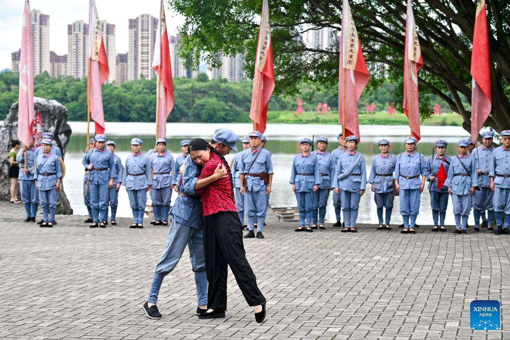 Performers stage a short outdoor performance, titled Farewell, in Yudu County of Ganzhou City, east China's Jiangxi Province, July 28, 2026. At a ferry in Yudu County, a short outdoor performance is staged every few days. The performance, titled Farewell, recreates the autumn of 1934, when local residents in Yudu County saw off troops led by the Communist Party of China as they set out on the Long March.
Nearly 300 volunteers from all walks of life team up with over 20 professional actors to bring the production to life. Since its public debut in 2021, Farewell has been staged more than 800 times. (Xinhua/Liu Jinhai)