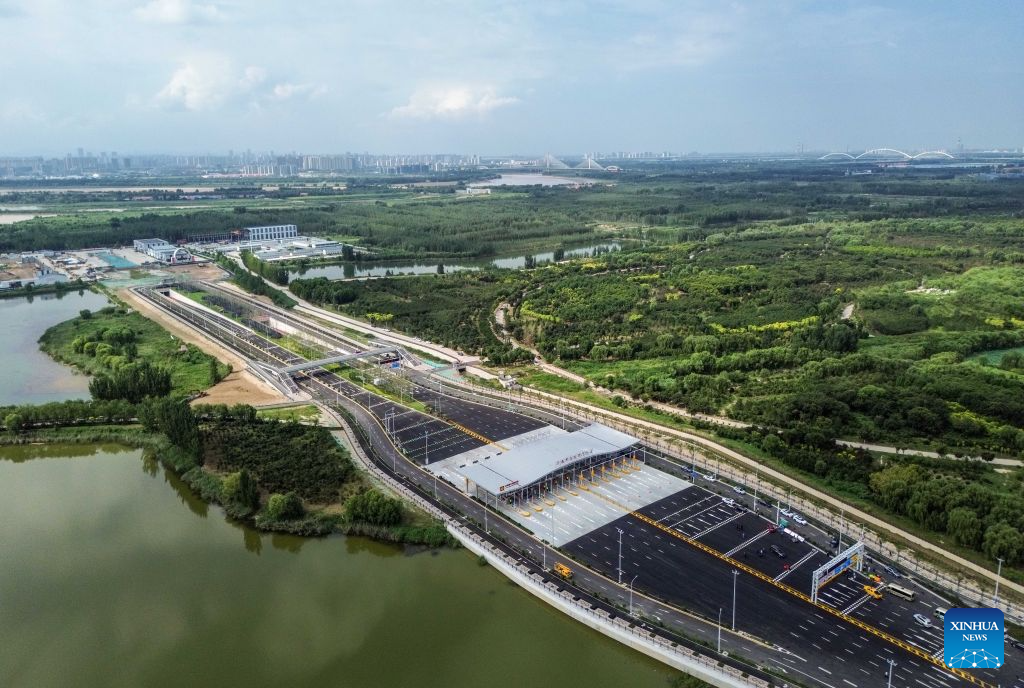 An aerial drone photo taken on Aug. 25, 2026 shows a tunnel across the Yellow River in Jinan, east China's Shandong Province. A new tunnel across the Yellow River, China's second-longest river, opened to traffic on Tuesday in Jinan.
Stretching about 5.75 kilometers in total, the tunnel under Huanggang Road features a shield-driven section of roughly 3.3 kilometers, bored by the Shanhe shield tunneling machine with a cutting diameter of 17.5 meters, the largest of its kind among underwater shield tunnels in the country. (Xinhua/Zhu Zheng)