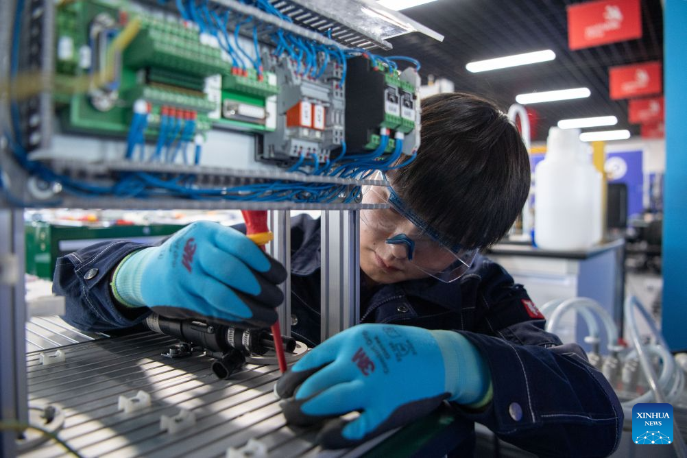 Lu Yi adjusts a device during a simulated competition training at a training base of Henan Chemical Technician College in Kaifeng City, central China's Henan Province, Sept. 1, 2026. (Photo by Kong Weijia/Xinhua)