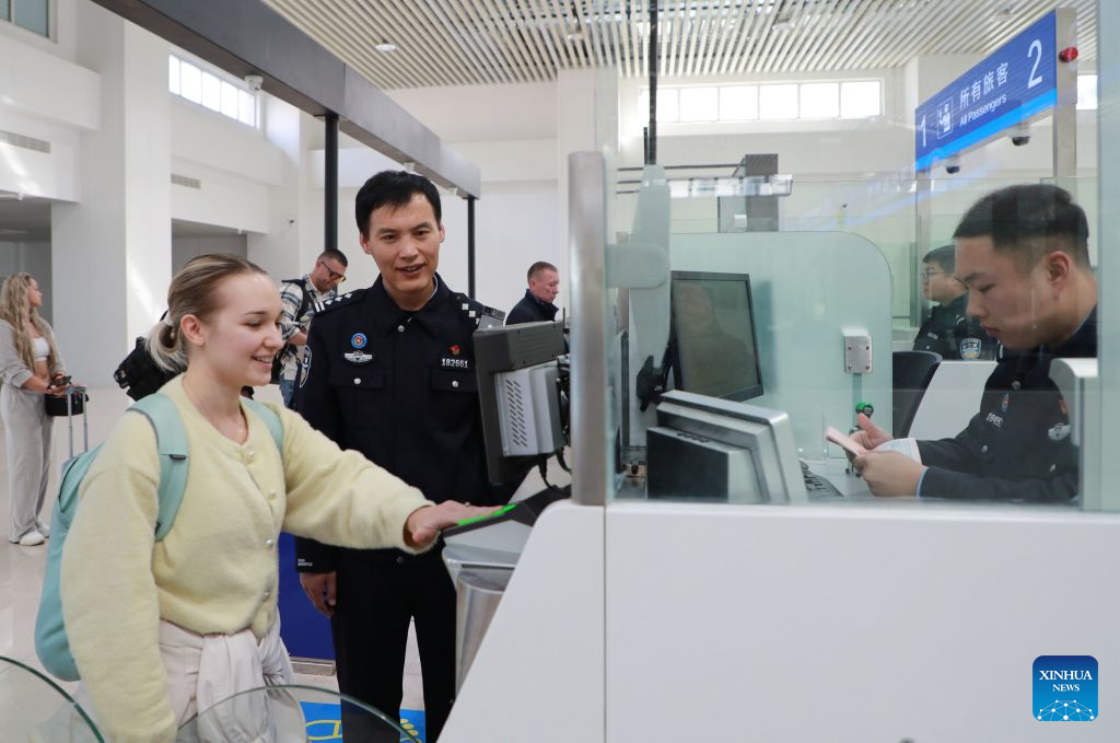 Police officers of the Heihe border inspection station perform border procedures for a foreign passenger arriving in Heihe, northeast China's Heilongjiang Province, Sept. 15, 2026. Cross-border tourism and people-to-people exchanges between China and Russia have become more active since the introduction of optimized visa-free policies in 2025. (Photo by Liu Song/Xinhua)