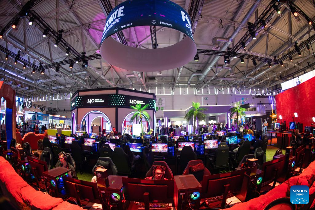 Visitors play the game Fortnite at Gamescom 2026 in Cologne, Germany, Aug. 26, 2026. The world's largest trade fair for computer and video games Gamescom kicked off here on Wednesday. The five-day event is attended by more than 1,600 exhibitors from 67 countries and regions, over 70 percent of whom are international companies. (Xinhua/Zhang Haofu)