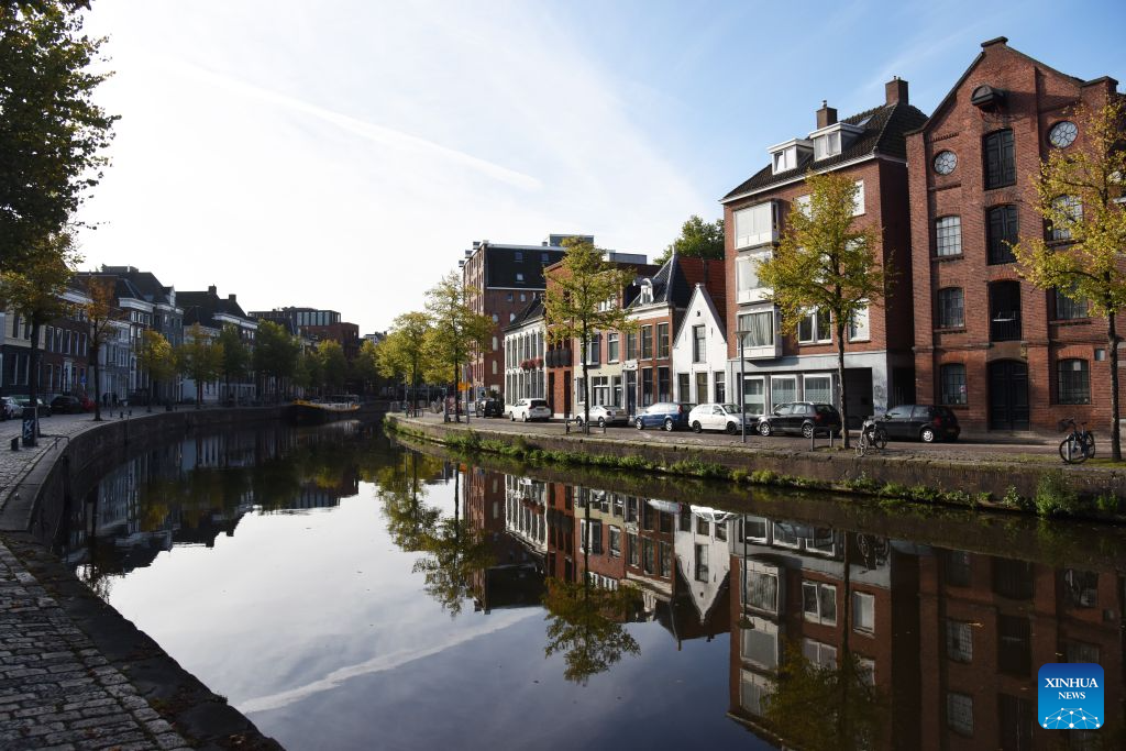Photo taken on Sept. 14, 2026 shows a canal view in Groningen, the Netherlands. Groningen, the capital of the Dutch province of Groningen, is a historic city in the north of the Netherlands. (Xinhua/Shao Haijun)