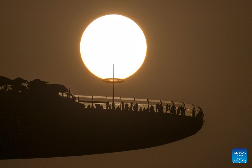 People view sunset in Singapore on Sept. 3, 2026. (Xinhua/Then Chih Wey)