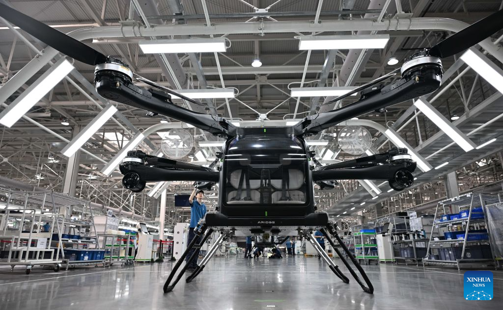 Staff members are seen busy at the general assembly workshop of ARIDGE's plant for mass production of flying cars in Guangzhou, south China's Guangdong Province, Aug. 10, 2026.

A roll-off ceremony for the 1,000th set of electric propulsion system for ARIDGE's flying car, dubbed the Land Aircraft Carrier, was held at the company's plant for mass production of flying cars in Guangzhou on Monday.

ARIDGE is a pioneering developer of low-altitude mobility solutions based in Guangdong. Its plant for mass production of flying cars here, covering an area of approximately 120,000 square meters, mainly manufactures the airborne component of the Land Aircraft Carrier. (Xinhua/Deng Hua)