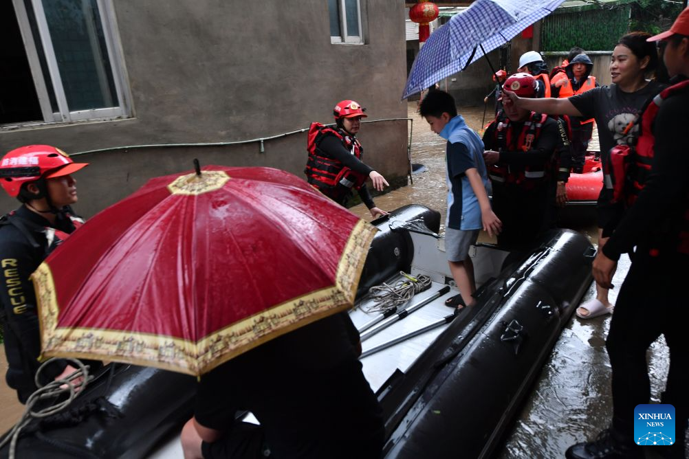 Rescuers evacuate residents in Nanqian Village of Minhou County, southeast China's Fujian Province, Sept. 3, 2026. Typhoon Saudel brought torrential rains to Minhou County of Fujian Province, resulting in waterlogging in some areas. Emergency flood-control, drainage and resident-evacuation operations were conducted to safeguard public safety. (Xinhua/Jiang Kehong)
