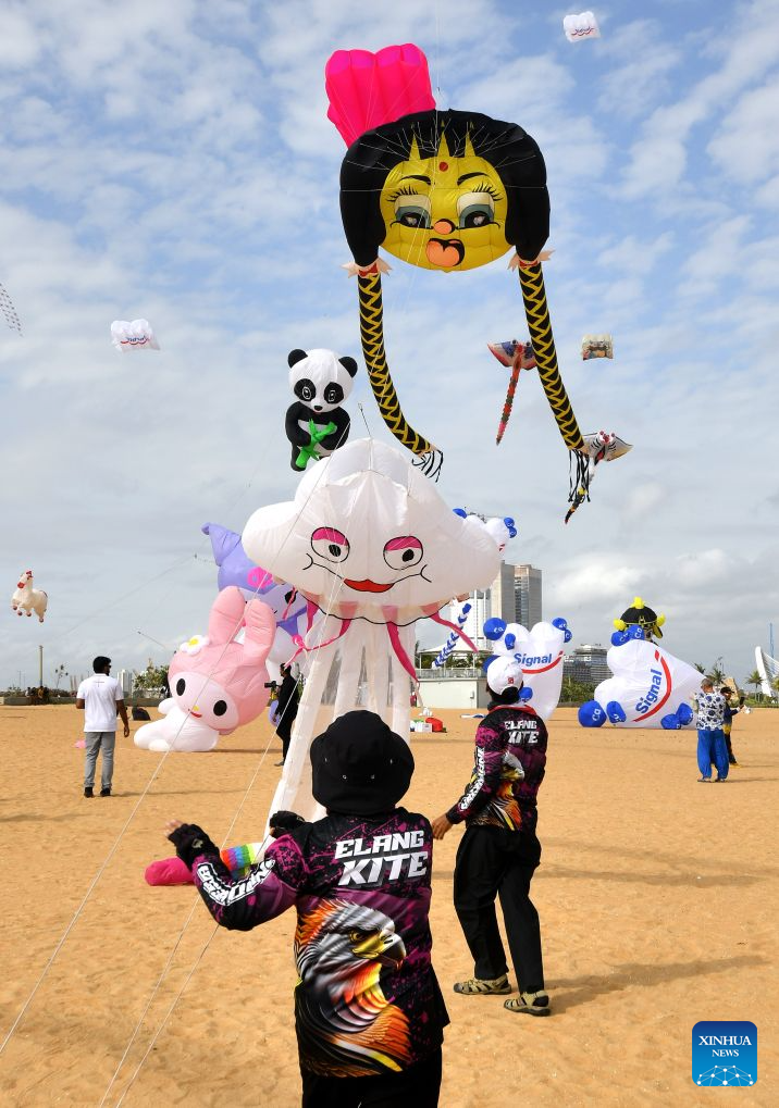 Participants fly kites during the Colombo International Kite Festival in Colombo, Sri Lanka, on Aug. 8, 2026.

The festival was held here on Aug. 8 to 9, bringing together kite flyers from about 30 countries and regions. (Photo by Ajith Perera/Xinhua)
