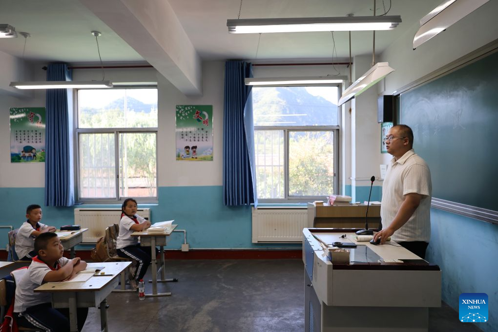 Students attend a class at Hongshuizhuang central primary school Sangyuan branch in Luozhuangzi Town of Tianjin, north China, Sept. 1, 2026. The school, located at the foot of the Yanshan Mountains, has only 28 students from three surrounding villages of Sangyuan, Nihe and Shangbaiyu, and is the primary school with the fewest students in Jizhou District. On the first day of school, it held a flag-raising ceremony and gave the students the first lessons of the new term. (Xinhua/Li Ran)