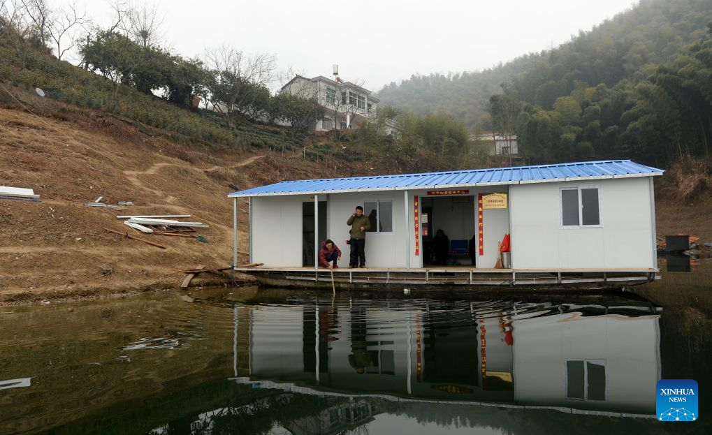 This photo taken on Feb. 16, 2014 shows the Haidao Clinic built on a boat in Qishan Village of Mabu Town, Jinzhai County of Lu'an City, east China's Anhui Province. Haidao Village of Qishan Village is located deep in the mountains near the Xianghongdian Reservoir area in Jinzhai County of Lu'an City, east China's Anhui Province. Yu Jiajun, the only village doctor, takes charge of health care for more than 500 villagers there and in the surrounding areas. (Photo by Chen Li/Xinhua)