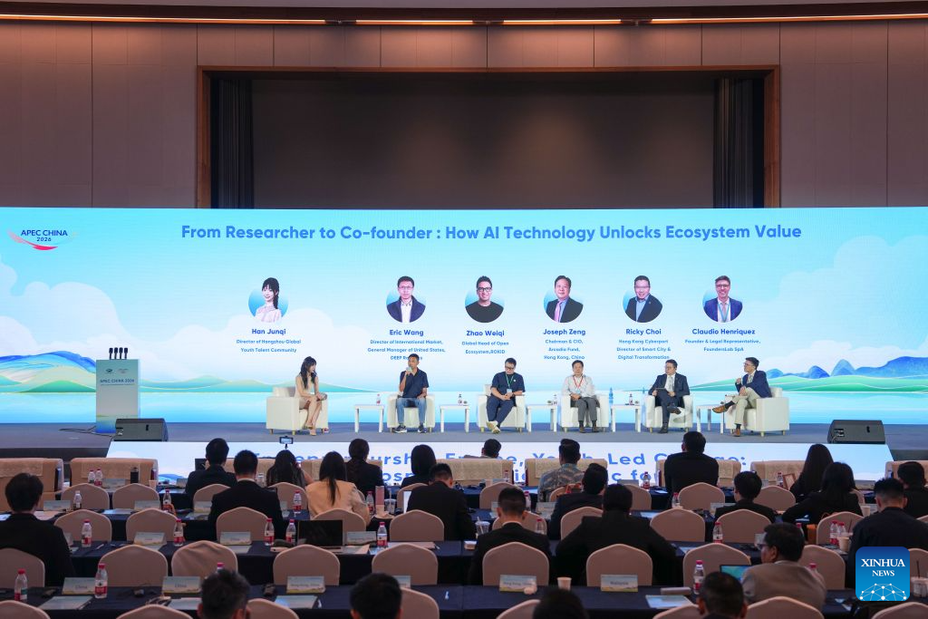Representatives take part in a roundtable dialogue of the APEC Young Entrepreneurs Conference in Hangzhou, east China's Zhejiang Province, Sept. 16, 2026. The conference opened here on Wednesday, attracting about 200 young entrepreneurs, investors and representatives from APEC economies to exchange views on topics such as AI, low-cost entrepreneurship and digital trade. (Xinhua/Huang Zongzhi)