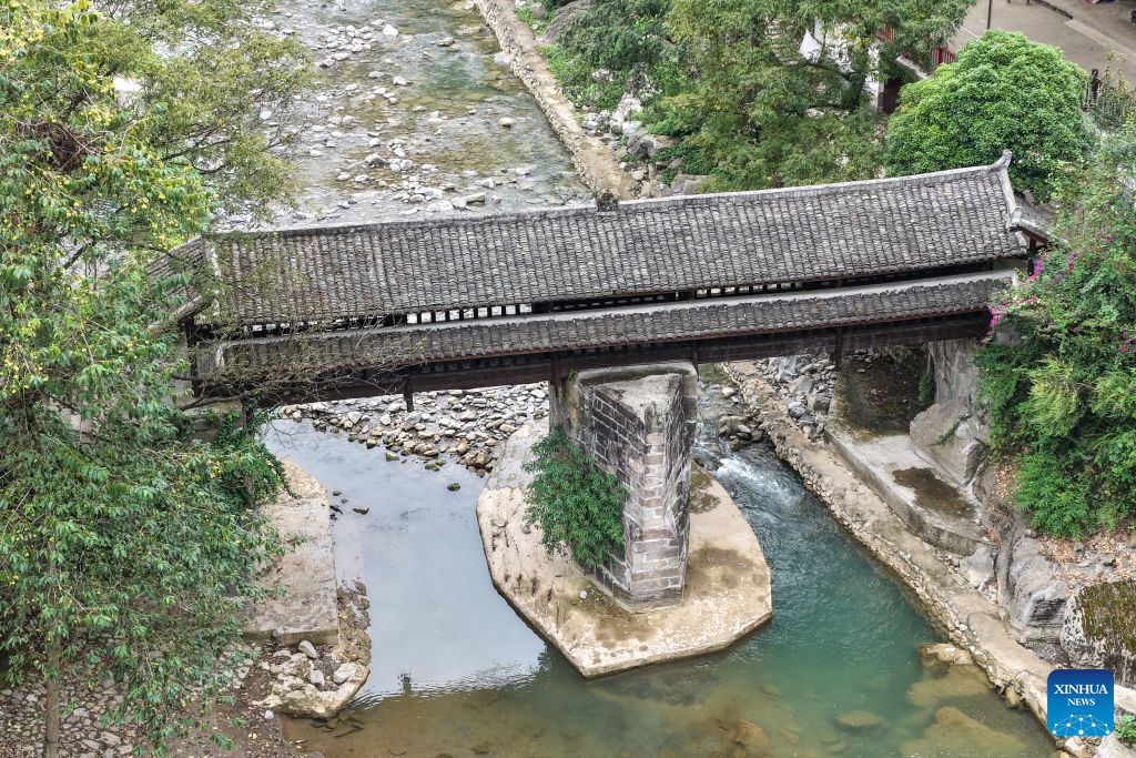 A drone photo taken on Sept. 16, 2026 shows the Red Army Bridge in Shihao Town of Qijiang District, southwest China's Chongqing.
After the Zunyi Meeting in 1935, more than 8,000 Red Army soldiers were stationed overnight in Qijiang, creating a valuable opportunity for the first crossing of the Chishui River during the Long March.
Leveraging its rich red history, Qijiang is committed to developing red tourism, while steadily advancing rural revitalization by building vegetable, breeding, and clothing industries. (Xinhua/Huang Wei)