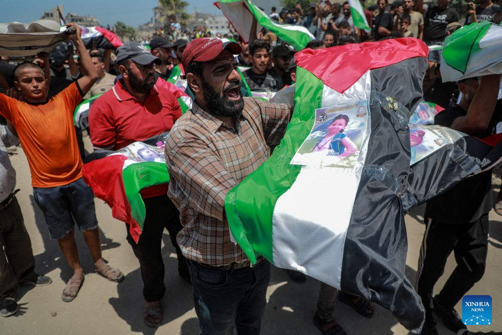 Palestinians attend the mass funeral of 112 victims in Gaza City on Aug. 4, 2026.
The funeral came after the remains of the victims were recently recovered from beneath the rubble of houses destroyed in an Israeli airstrike in November 2023. (Photo by Rizek Abdeljawad/Xinhua)