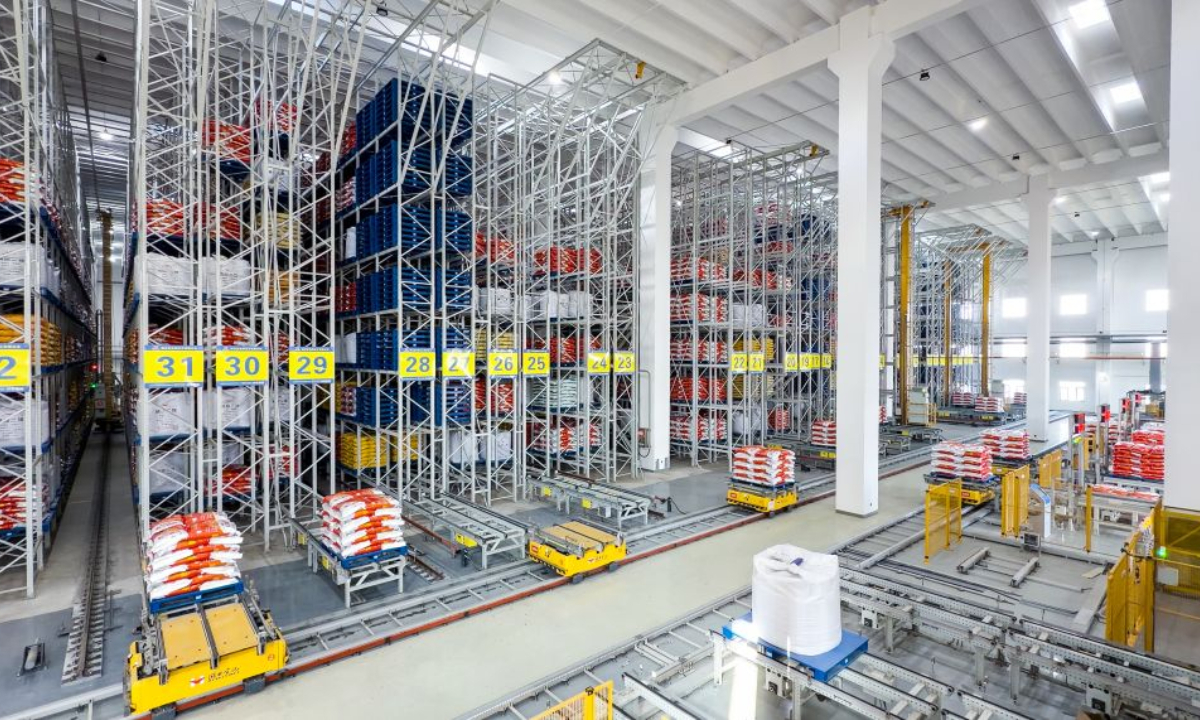This photo taken on July 25, 2026 shows a smart fertilizer warehouse at Hubei Yihua Phosphorus Chemical Co., Ltd. in Yichang, central China's Hubei Province. (Xinhua)