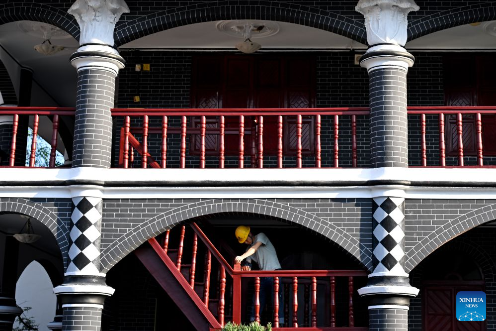 A worker renovates the site of the Zunyi Meeting in Zunyi City, southwest China's Guizhou Province, Aug. 17, 2026.
Renovation of the site of the Zunyi Meeting goes smoothly and will soon be completed. (Xinhua/Liu Jinhai)