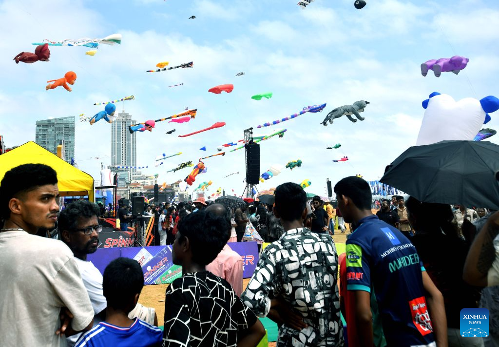 People watch flying kites during the Colombo International Kite Festival in Colombo, Sri Lanka, on Aug. 9, 2026.

The festival was held here on Aug. 8 to 9, bringing together kite flyers from about 30 countries and regions. (Photo by Ajith Perera/Xinhua)