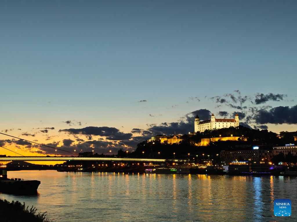 This photo taken on Sept. 5, 2026 shows a sunset view by the Danube river in Bratislava, capital of Slovakia. (Xinhua/Liu Haodong)