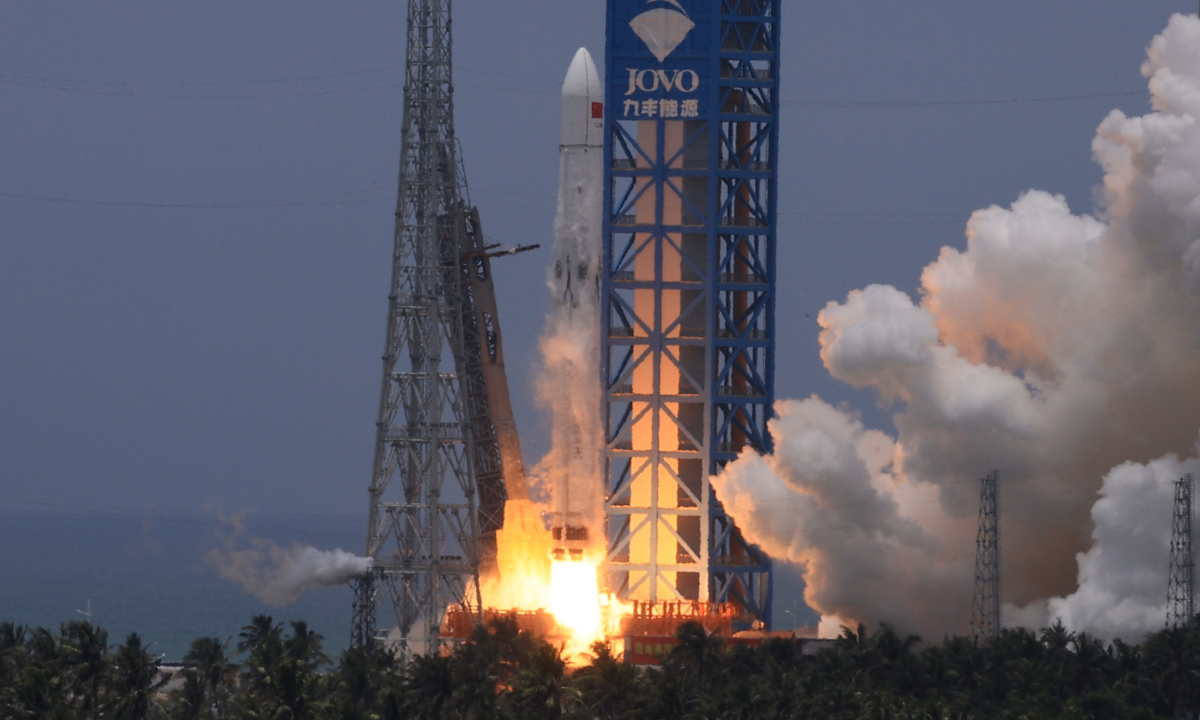 At 12:15 pm July 10, 2026, Beijing time, the Long March 10B carrier rocket lifts off from the Hainan commercial space launch site, successfully placing its satellite payload into the designated orbit and completing its maiden flight mission. Photo: Fan Wei/GT