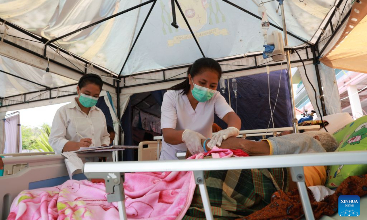 Health workers treat a patient at an emergency tent outside Komodo Regional Hospital, East Nusa Tenggara Province, Indonesia, Aug. 17, 2026. The death toll from a 7.7-magnitude earthquake that struck Indonesia's East Nusa Tenggara (NTT) province has risen to 68, the National Disaster Management Agency (BNPB) said Monday. (Indonesia's Ministry of Health/Handout via Xinhua)
