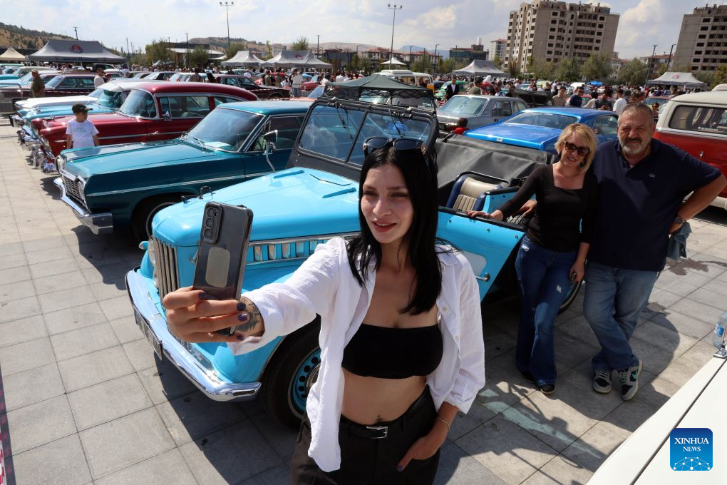 People visit the Turkish Classic Car Festival in Ankara, Türkiye, Sept. 20, 2026. (Mustafa Kaya/Handout via Xinhua)