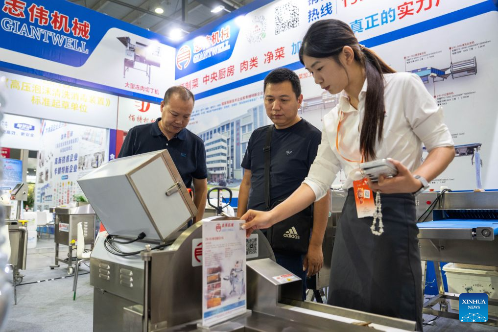 A staff member (1st R) introduces a multi-functional slicer to visitors during the 11th China International Food & Catering Expo in Changsha, central China's Hunan Province, Sept. 18, 2026. The expo kicked off here on Friday, attracting over 1,300 exhibitors from more than 30 countries and regions. With a total exhibition area of nearly 70,000 square meters, the expo features over 7,000 exhibits in categories including food ingredients, wines, ceramic ware, hotel facilities, and cold-chain logistics. (Xinhua/Chen Sihan)