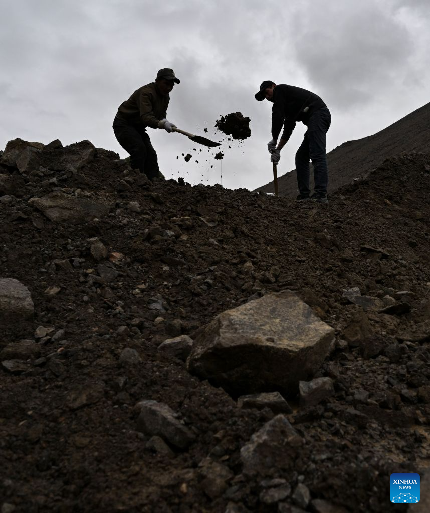 Rangers repair a mountain road in the Altun Mountain National Nature Reserve in northwest China's Xinjiang Uygur Autonomous Region, on Aug. 8, 2026. (Xinhua/Hu Huhu)