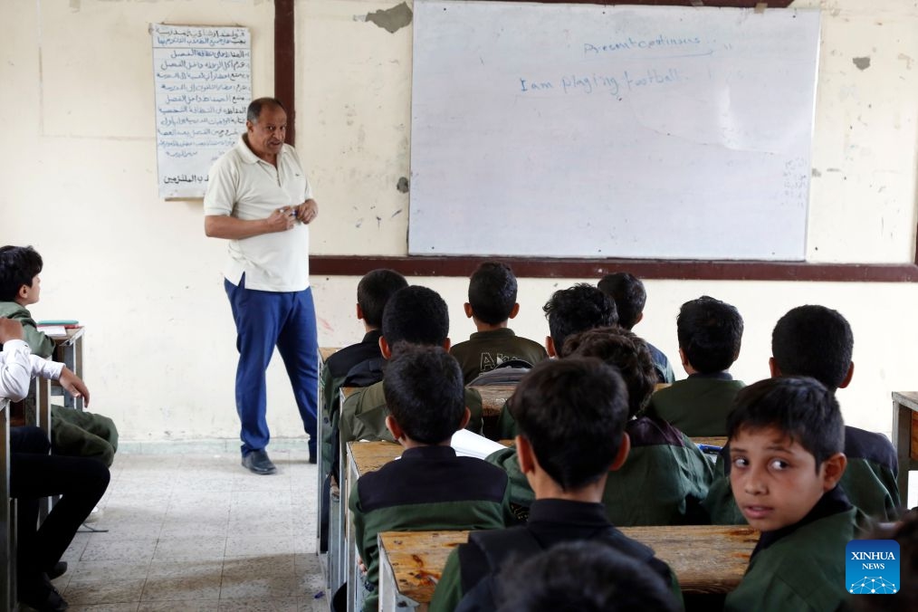A teacher gives a lecture after the start of the new academic year in Sanaa, Yemen, on June 21, 2026. (Photo: Xinhua)