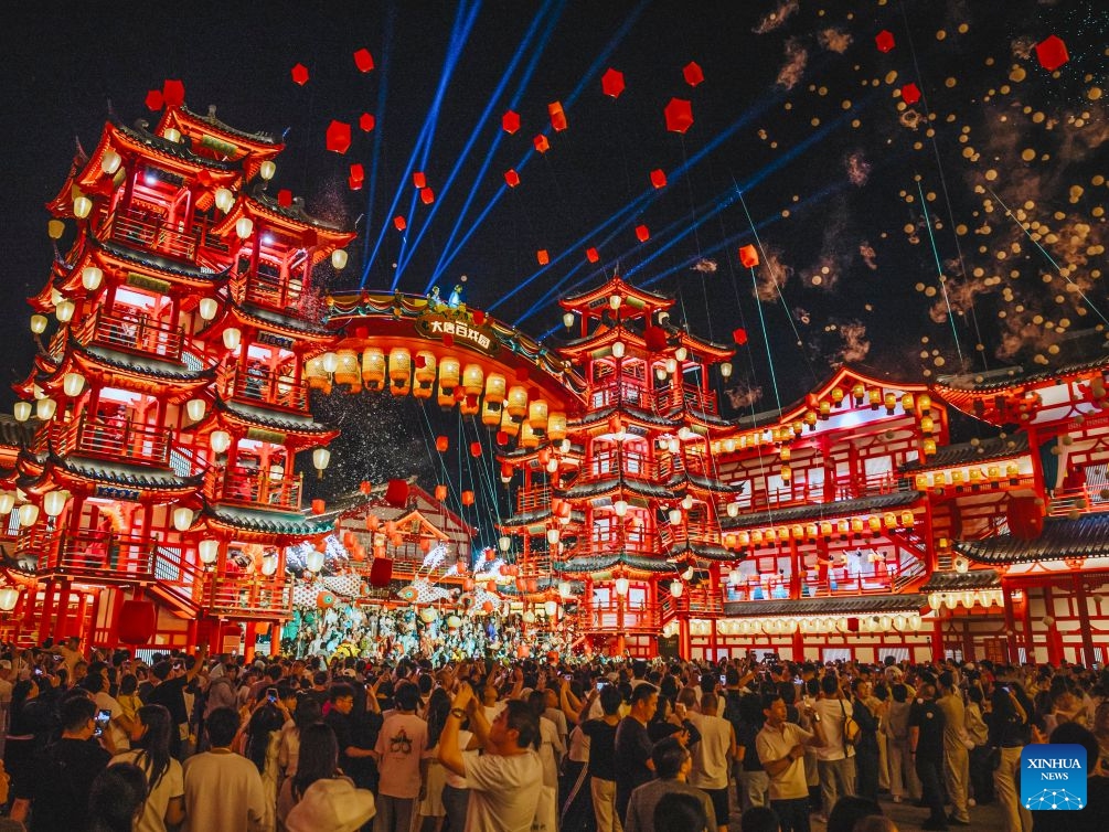 Tourists watch a performance at the Hetou Old Street scenic area in Tangshan, north China's Hebei Province, June 21, 2026. (Photo: Xinhua)