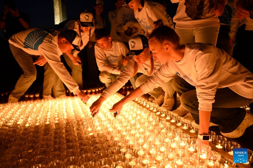 People light candles in front of the Victory Museum during the Day of Memory and Sorrow event in Moscow, Russia, June 21, 2026. Monday marks the 85th anniversary of the outbreak of the Great Patriotic War. The Day of Memory and Sorrow event was held across the country. (Photo: Xinhua)