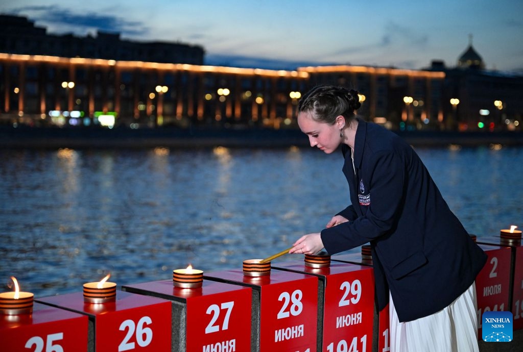 A woman lights the candle during the Day of Memory and Sorrow event on Krymskaya Embankment, Moscow, Russia, June 21, 2026. Monday marks the 85th anniversary of the outbreak of the Great Patriotic War. The Day of Memory and Sorrow event was held across the country. (Photo: Xinhua)