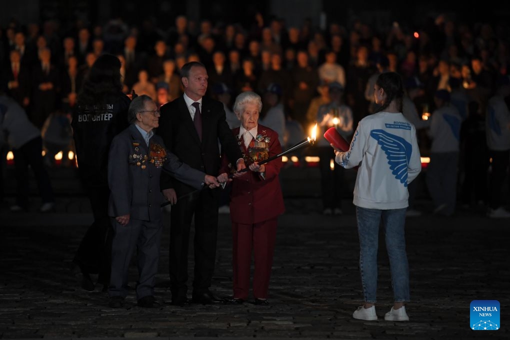 People light candles in front of the Victory Museum during the Day of Memory and Sorrow event in Moscow, Russia, June 22, 2026. Monday marks the 85th anniversary of the outbreak of the Great Patriotic War. The Day of Memory and Sorrow event was held across the country. (Photo: Xinhua)