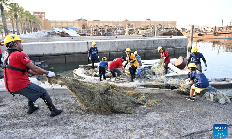 Members of the Kuwait Diving Team carry out a coastal cleanup operation at Fahaheel Beach in Ahmadi Governorate, Kuwait, June 22, 2026. (Photo: Xinhua)