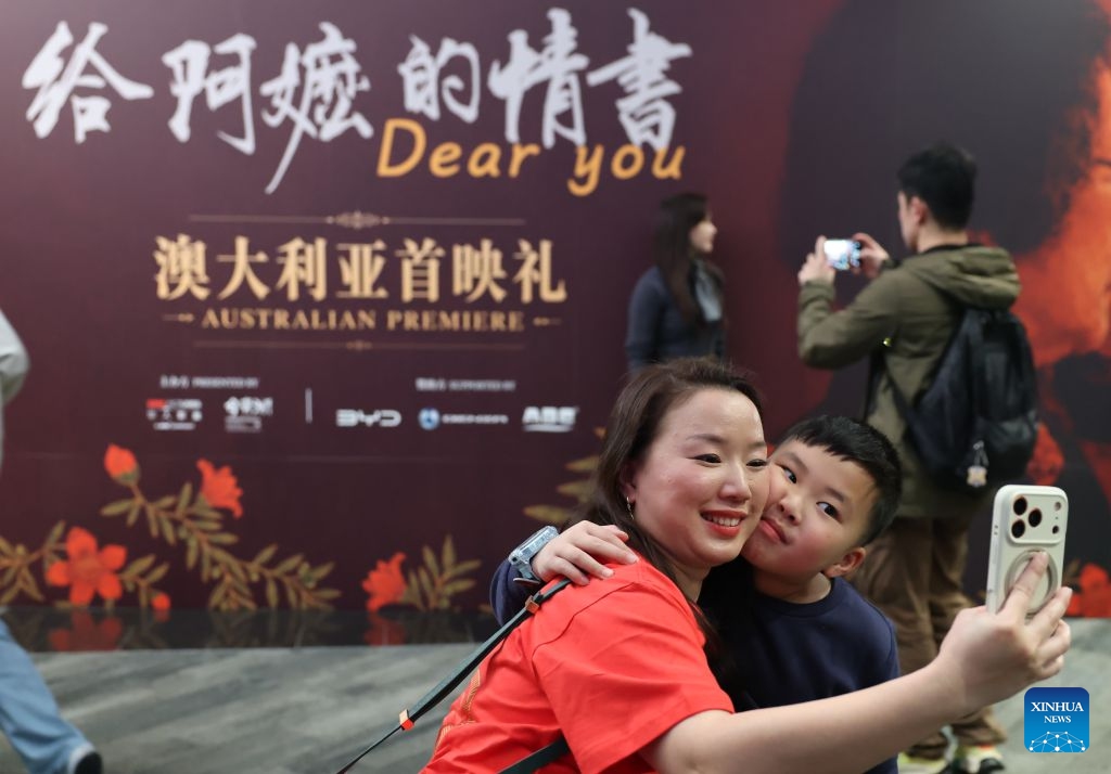 Audiences take selfies during the premiere of Chinese film Dear You in Sydney, Australia, June 23, 2026. The film will be released in Australia on June 25. (Photo: Xinhua)