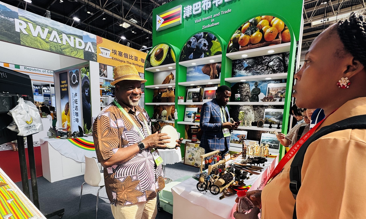 Merchants from Zimbabwe showcase their products at the 4th China International Supply Chain Expo. Photo: Liu Yang/GT