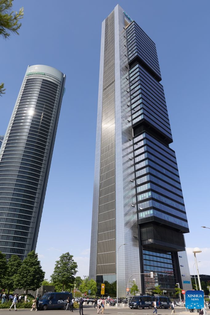 Police cordon off the area near Torre Moeve tower in Madrid, Spain, June 23, 2026. A fire broke out at Madrid's Torre Moeve, Spain's second-tallest skyscraper, on Tuesday, sending plumes of smoke into the sky that were visible from across the city. The tower was evacuated as a precaution, and authorities reported no fatalities or injuries. (Photo: Xinhua)