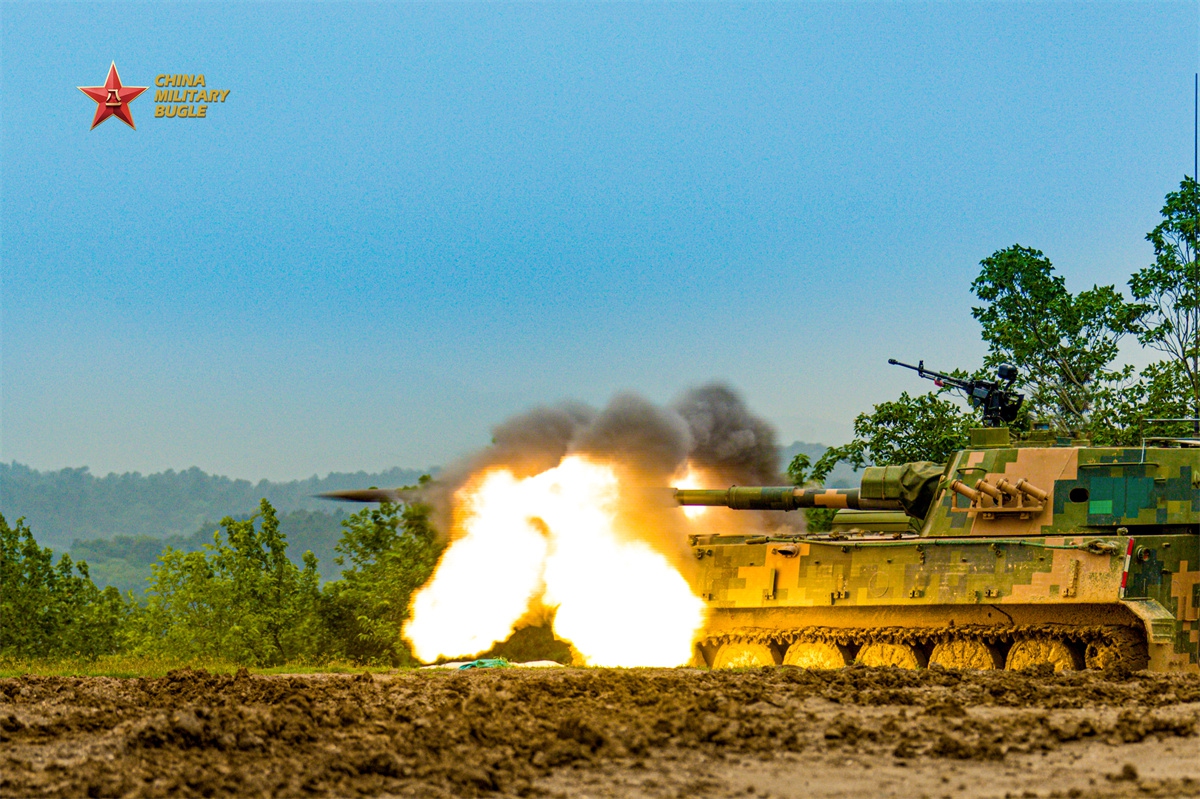 A PLZ-89 122mm self-propelled howitzer attached to an artillery unit of a brigade under the Chinese PLA Army opens fire during a live-fire training exercise in early June, 2026. (Photo: eng.chinamil.com.cn)