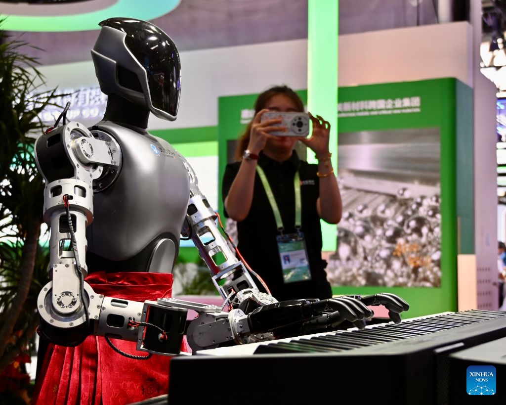 A robot demonstrates piano performance in the advanced manufacturing exhibition area of the 4th China International Supply Chain Expo (CISCE) held in Beijing, the capital of China, on June 23, 2026. The 4th CISCE will be held in Beijing from June 22nd to 26th. CISCE, which opens in 2023, is the world's first national-level exhibition focused on supply chains. Now in its fourth year, CISCE maintains a panoramic view of the industry chain, featuring six major chain and supply chain service exhibition areas. For the first time, the Digital Technology section also introduces a zone dedicated to Artificial Intelligence. (Photo: Xinhua)