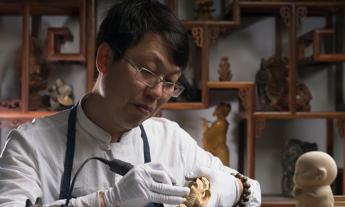 Woodcarver Ye Xiaopeng Photo: Courtesy of Ye Xiaopeng 