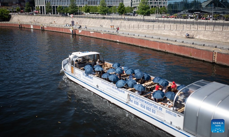 Tourists take a sightseeing boat under umbrellas in Berlin, Germany, June 24, 2026. Germany has been experiencing a heatwave in recent days, with temperatures approaching 40 degrees Celsius in some regions. (Photo: Xinhua)