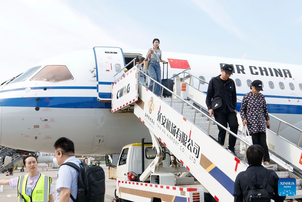 Passengers of CA1279 of Air China arrive at the Nanniwan Airport in Yan'an, northwest China's Shaanxi Province, on June 24, 2026. Air China on Wednesday started using China's domestically-produced C919 jetliner on a new route linking Beijing with Yan'an of northwest China's Shaanxi Province. By far, Air China has opened a dozen of air routes from Beijing to old revolutionary base areas such as Jinggangshan, Zunyi and Yan'an, planning to offer 260 flights every week, to inject impetus into the development of these areas. (Photo: Xinhua)