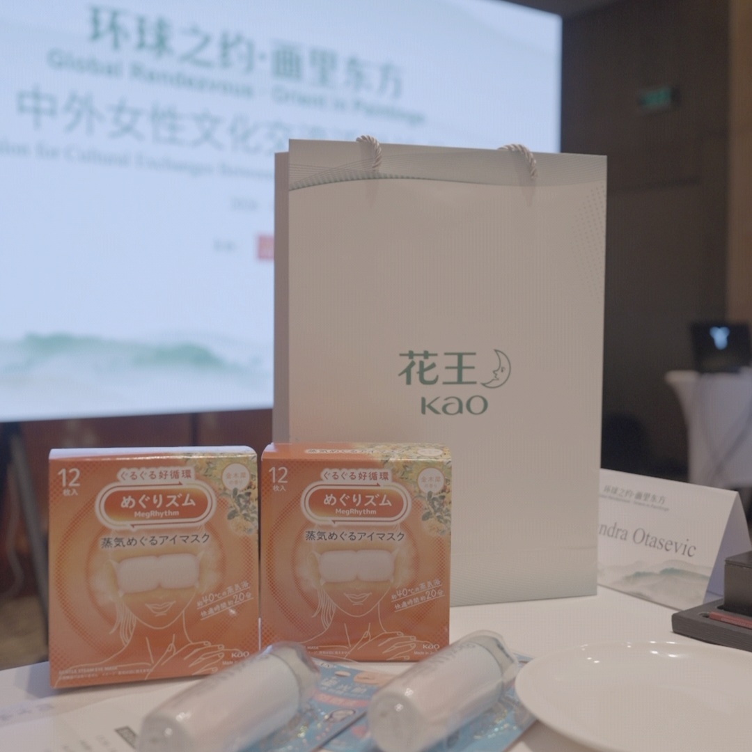 Kao MegRhythm steam eye mask products are presented at the event.
