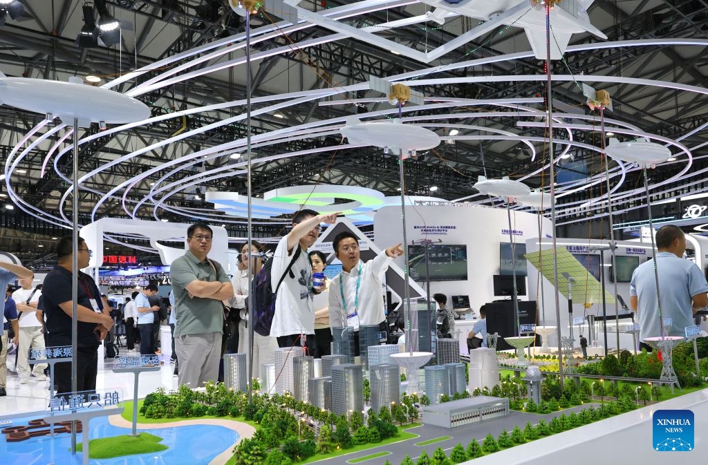 Visitors communicate before a digital sand table during the 2026 Mobile World Congress (MWC) Shanghai in Shanghai, east China, June 24, 2026. MWC Shanghai, slated for June 24 to 26 this year, is Asia's largest and most influential connectivity ecosystem event, with global leaders and innovators set share their visions for the future of connectivity at this showpiece in east China. (Photo: Xinhua)